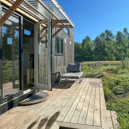 Micro House In A Rose Garden On A Smallholding * Nordre Frogn