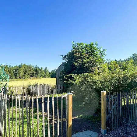 Hébergement de vacances Micro House In A Rose Garden On A Smallholding